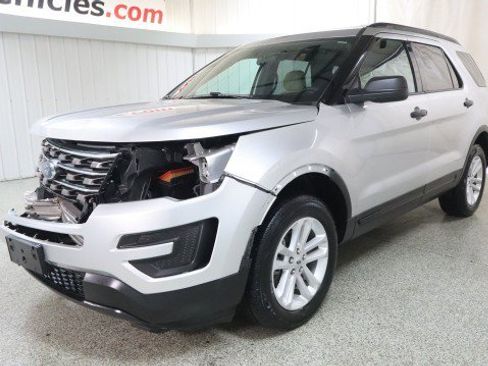 Used 2017 Ford Explorer 4WD image 2