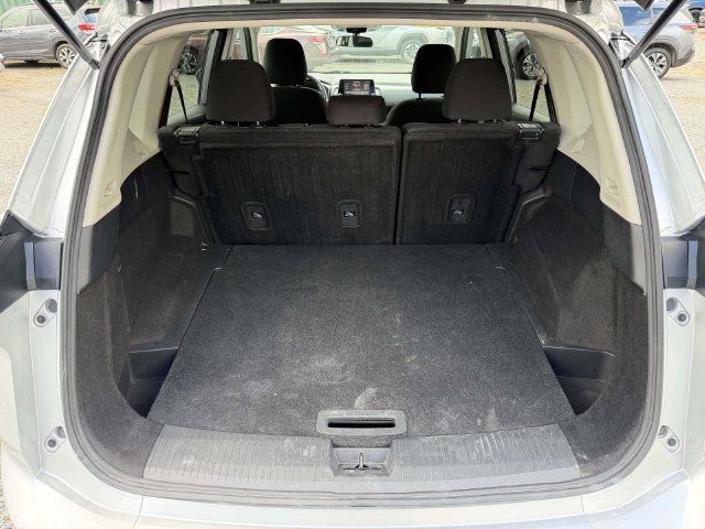 Used 2024 Nissan Rogue S FWD image 12
