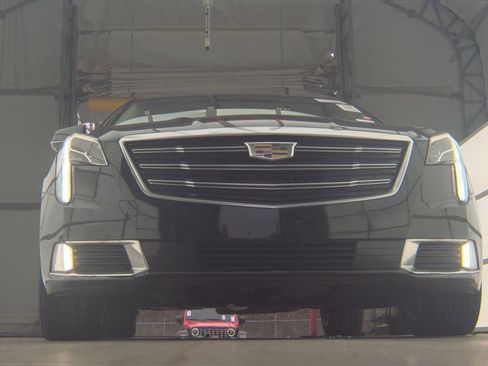 Used 2018 Cadillac XTS Luxury image 3