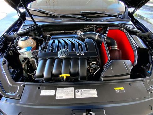 Used 2018 Volkswagen Passat GT image 30