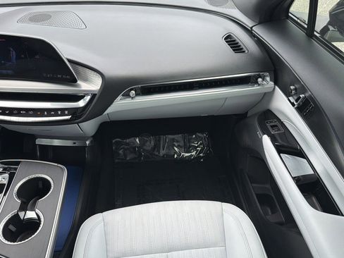 Used 2024 Cadillac Lyriq Luxury RWD image 16