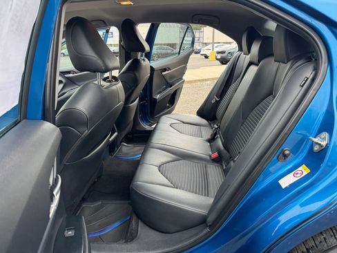 Used 2019 Toyota Camry SE FWD image 11