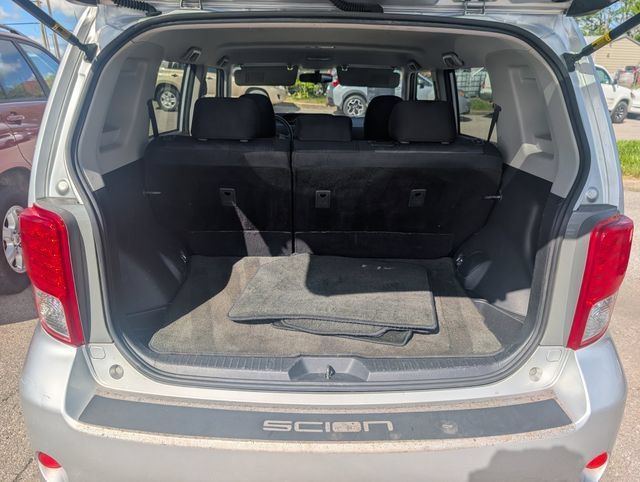 Used 2012 Scion xB FWD image 17