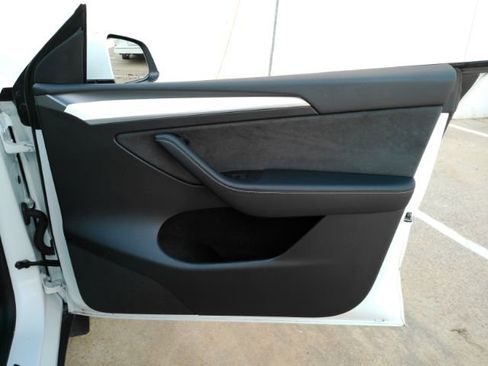 Used 2023 Tesla Model Y Long Range image 18