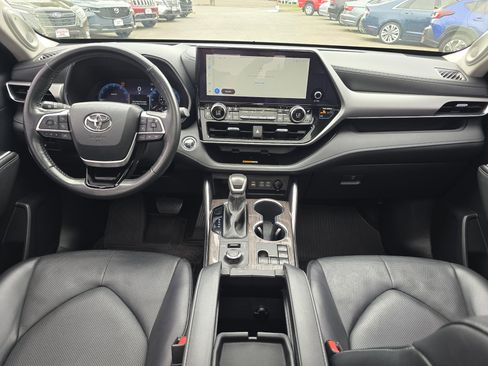 Used 2023 Toyota Highlander Platinum AWD/4WD image 18