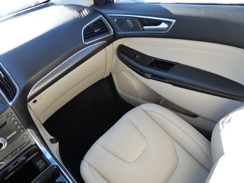 Used 2019 Ford Edge Titanium w/ Cold Weather Package image 11