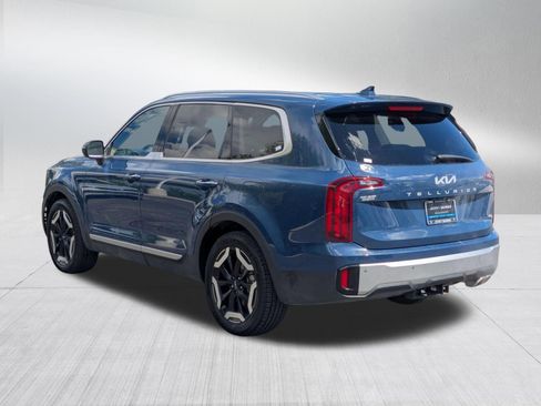 Used 2023 Kia Telluride S AWD/4WD image 4