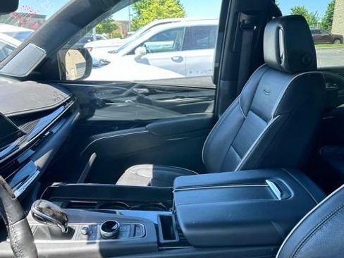 Used 2022 Cadillac Escalade ESV Sport w/ Touring Package AWD/4WD image 5
