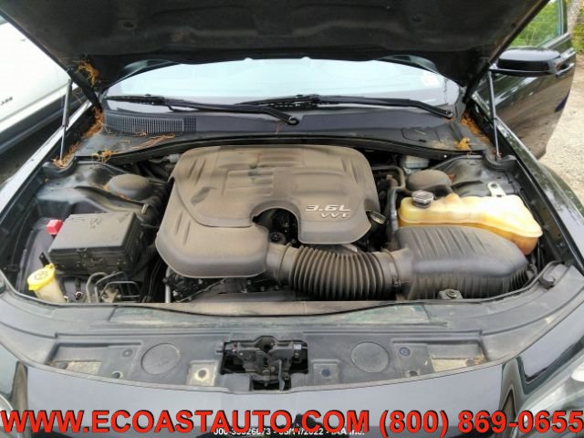 Used 2014 Chrysler 300 S RWD image 5