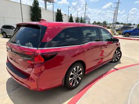 Used 2025 Honda Odyssey Elite image 3