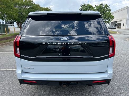 Used 2025 Ford Expedition Active RWD image 4