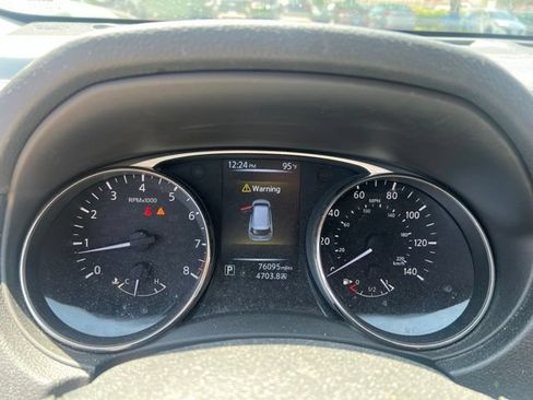 Used 2015 Nissan Rogue S FWD image 5