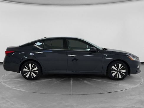 Used 2021 Nissan Altima 2.5 SL FWD image 2