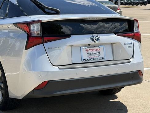 Used 2021 Toyota Prius XLE FWD image 6