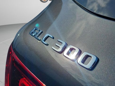 Used 2022 Mercedes-Benz GLC 300 image 32