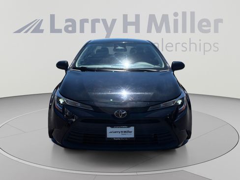 Used 2025 Toyota Corolla LE FWD image 8