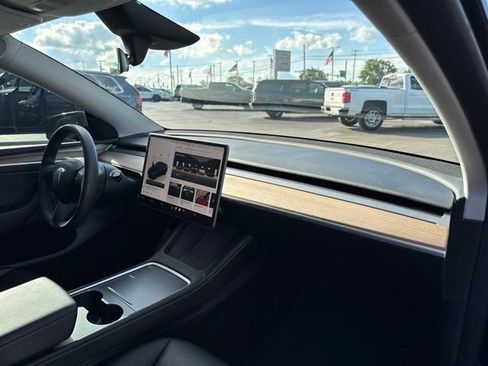 Used 2023 Tesla Model Y Long Range AWD/4WD image 29