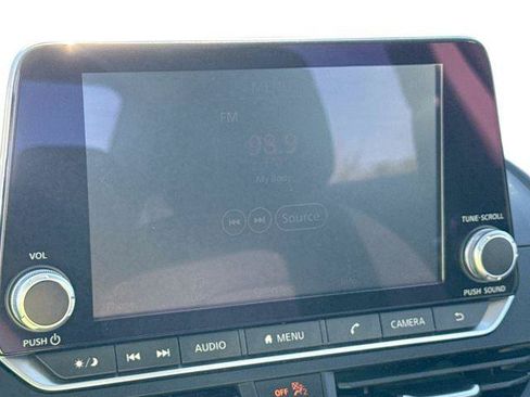 Used 2025 Nissan Altima 2.5 SV FWD image 12