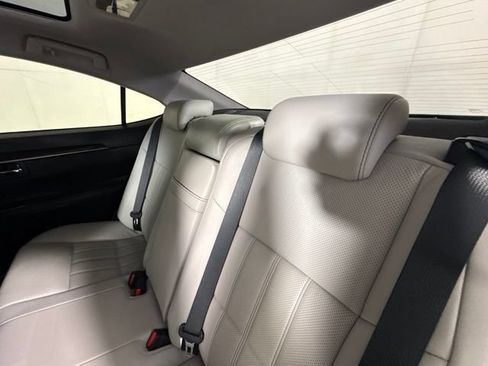 Used 2018 Lexus ES 350 w/ Luxury Package w/Wood Trim FWD image 25