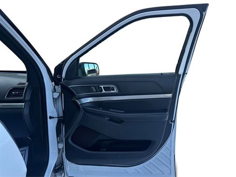 Used 2018 Ford Explorer XLT w/ Equipment Group 202A image 27