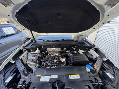 Used 2025 Volkswagen Atlas SE image 33