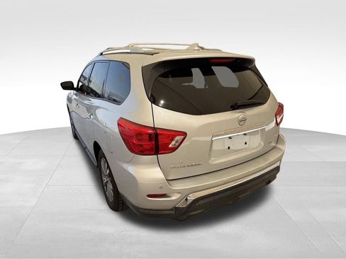 Used 2019 Nissan Pathfinder SL FWD image 12
