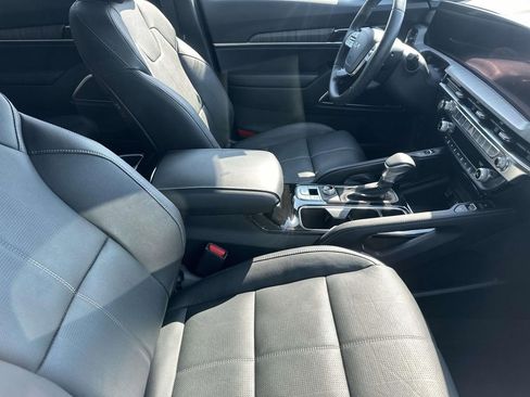 Used 2025 Kia Telluride SX w/ SX Captain's Chair Package image 14