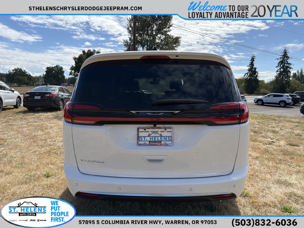 New 2027 Chrysler Pacifica Select FWD image 5