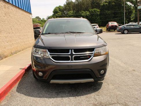 Used 2019 Dodge Journey SE w/ Connectivity Group image 2