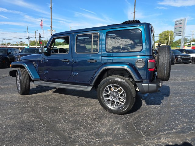 Used 2025 Jeep Wrangler Unlimited Sahara AWD/4WD image 4