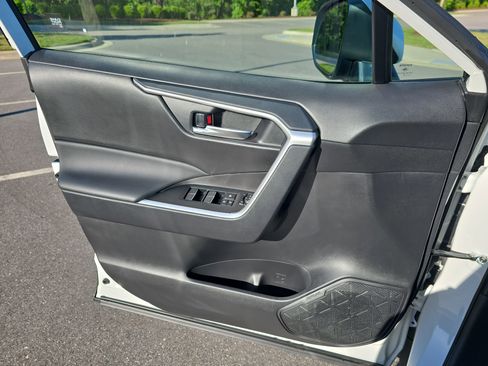 Used 2025 Toyota RAV4 XLE Premium FWD image 28