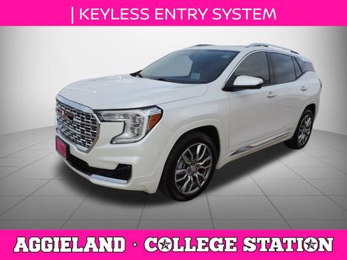 Used 2023 GMC Terrain Denali w/ Denali Premium Package AWD/4WD image 8