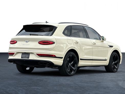 Used 2025 Bentley Bentayga image 7