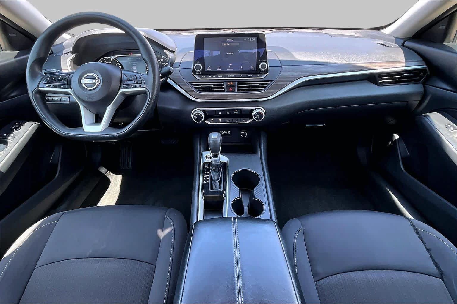 Used 2025 Nissan Altima 2.5 SV FWD image 15