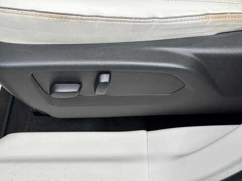 Used 2022 Buick Envision Essence w/ Safety Package image 17