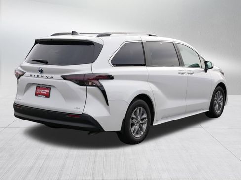 Certified 2025 Toyota Sienna XLE w/ XLE Plus Package image 7