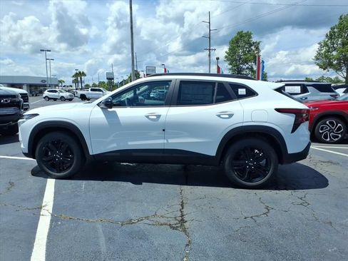 New 2026 Chevrolet Trax ACTIV w/ Sunroof Package FWD image 6