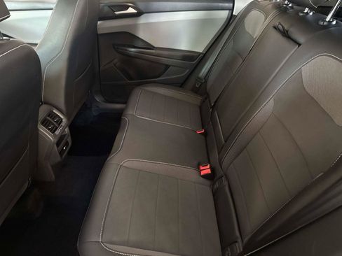 Used 2022 Volkswagen Taos SE w/ Panoramic Sunroof Package image 13