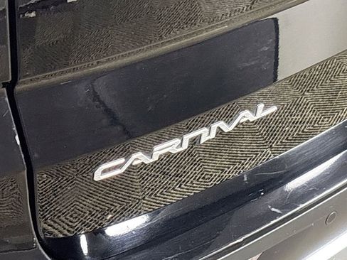 Used 2024 Kia Carnival LX image 22