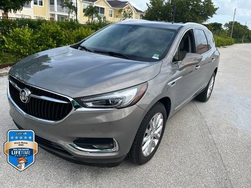 Used 2018 Buick Enclave Premium w/ Experience Buick Package FWD image 3