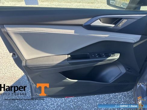 Used 2024 Volkswagen Taos SE w/ Panoramic Sunroof Package image 20