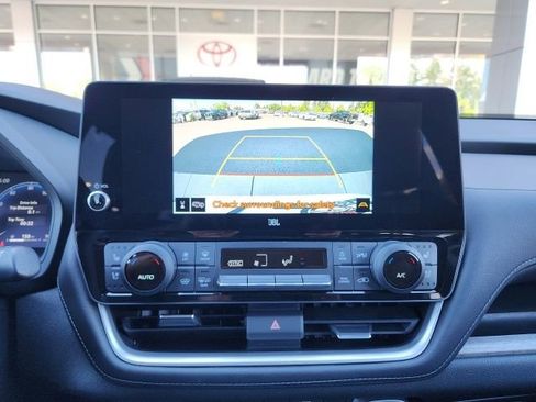 Used 2024 Toyota Grand Highlander AWD image 29