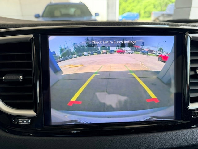 Used 2024 Chrysler Pacifica Touring-L FWD image 22