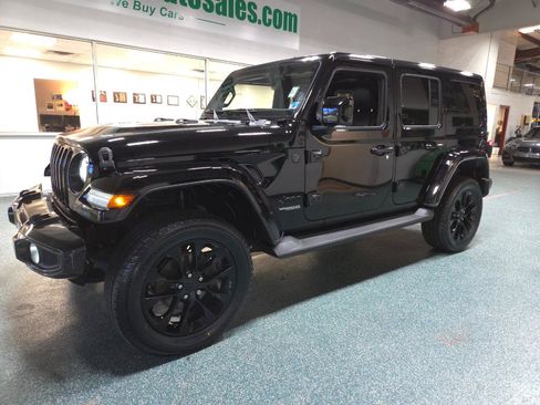 Used 2021 Jeep Wrangler Unlimited Sahara AWD/4WD image 3
