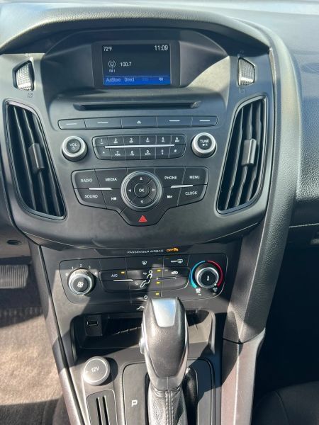 Used 2016 Ford Focus SE FWD image 32