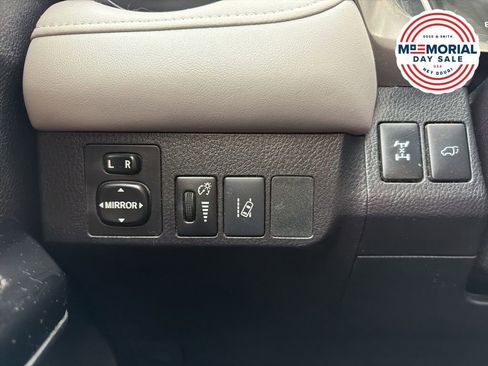 Used 2017 Toyota RAV4 Limited AWD/4WD image 18