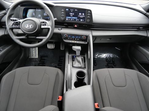 Certified 2025 Hyundai Elantra Sport image 10