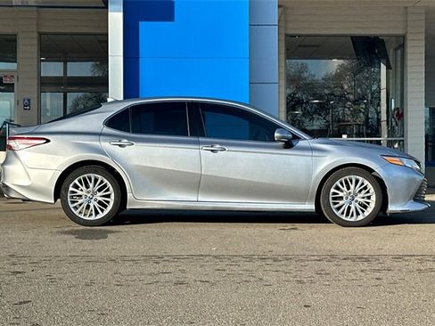 Used 2020 Toyota Camry XLE image 4