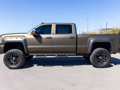 Used 2015 GMC Sierra 2500 Denali w/ Duramax Plus Package AWD/4WD image 2