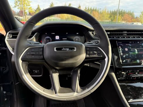 Used 2024 Jeep Grand Cherokee L Laredo image 12